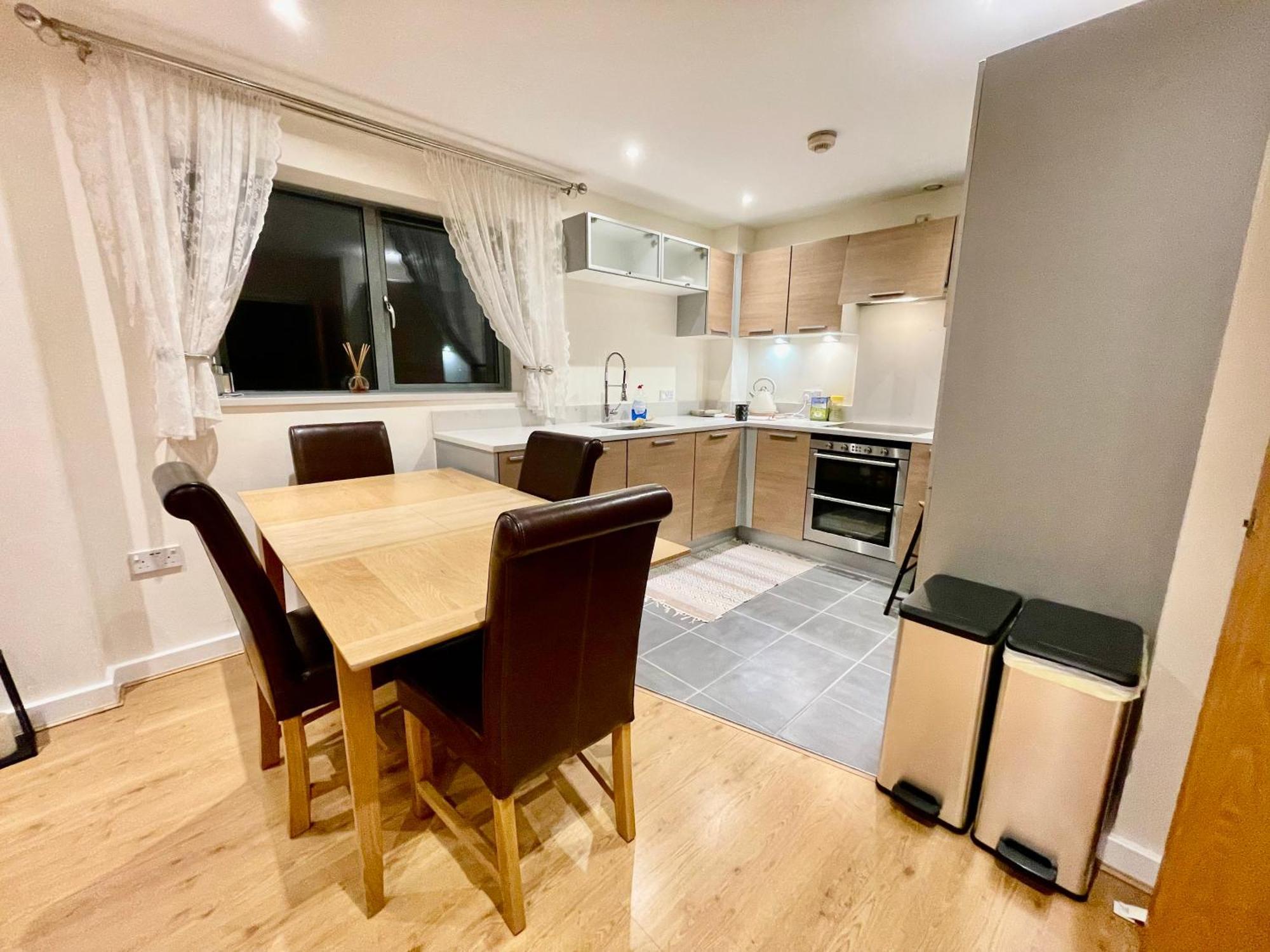 Apartment Luxury 2 Bedroom Apartment- View - Free Parking - Wembley Stadium 5km London
